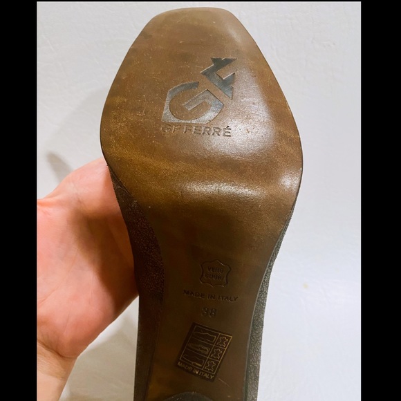 Gianfranco Ferre Bronze Leather Medallion Heels - Picture 5 of 7